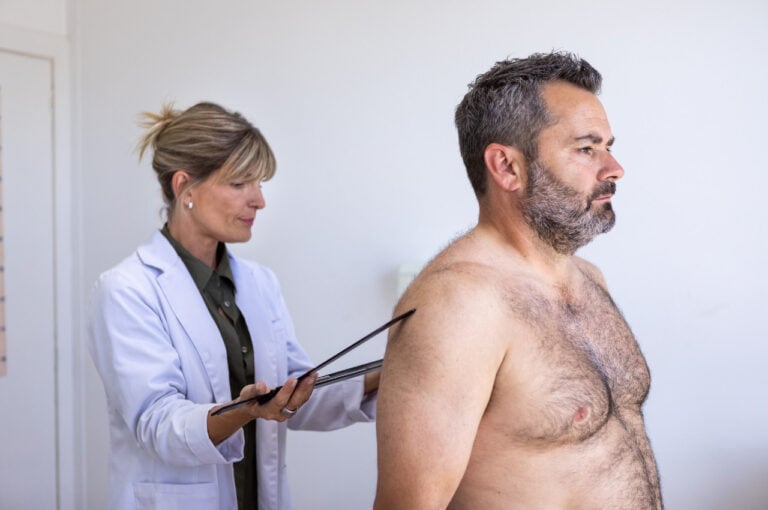 gynecomastia physical symptoms